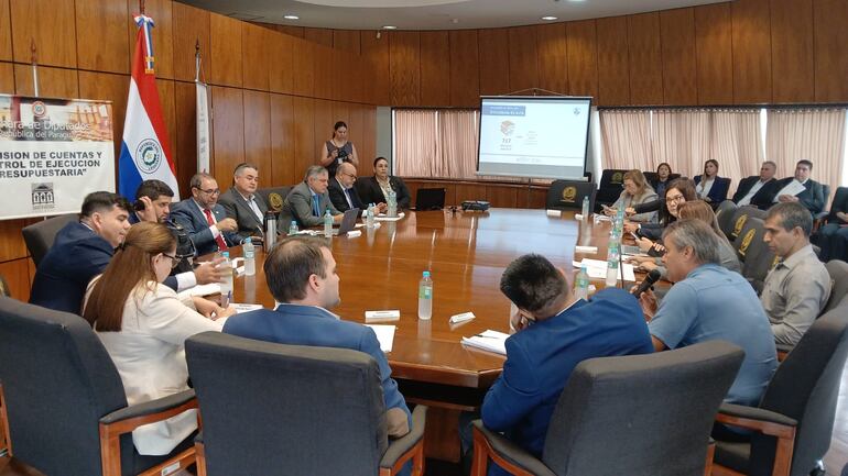 El ministro de Educación, Luis Ramírez concurrió hoy ante Diputados.