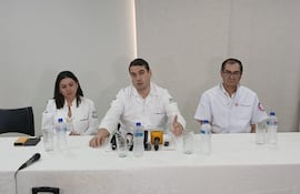 Conferencia presna en ips Ingavi, sobre extirpacion equivocada del seno de una paciente.