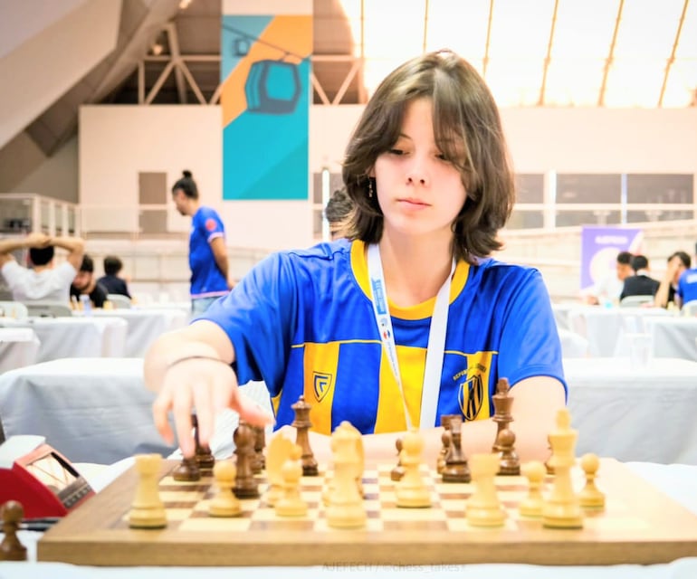 La WFM Helen Montiel Cáceres
(19 años, con ELO 1900).