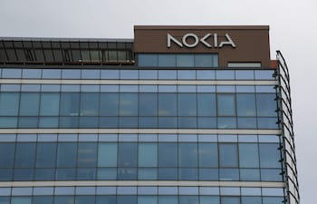 Vista de la sede central de Nokia en Espoo (Finlandia). Nokia, antiguo líder mundial de la telefonía móvil, está resurgiendo de sus cenizas gracias a la creciente demanda de redes ópticas para nutrir los centros de datos y la inteligencia artificial (IA), cuyo auge ha devuelto a la compañía finlandesa a la primera línea del mercado tecnológico global.