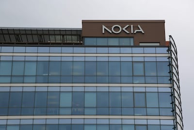Vista de la sede central de Nokia en Espoo (Finlandia). Nokia, antiguo líder mundial de la telefonía móvil, está resurgiendo de sus cenizas gracias a la creciente demanda de redes ópticas para nutrir los centros de datos y la inteligencia artificial (IA), cuyo auge ha devuelto a la compañía finlandesa a la primera línea del mercado tecnológico global.