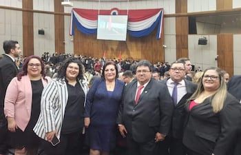 Susan Raquel Busto Fretes, Silvana Jazmín Busto Adorno, Silvana Fretes, Domingo Adorno, Christian Gustavo González y Liliana Busto Fretes, todos con sueldos del Estado.