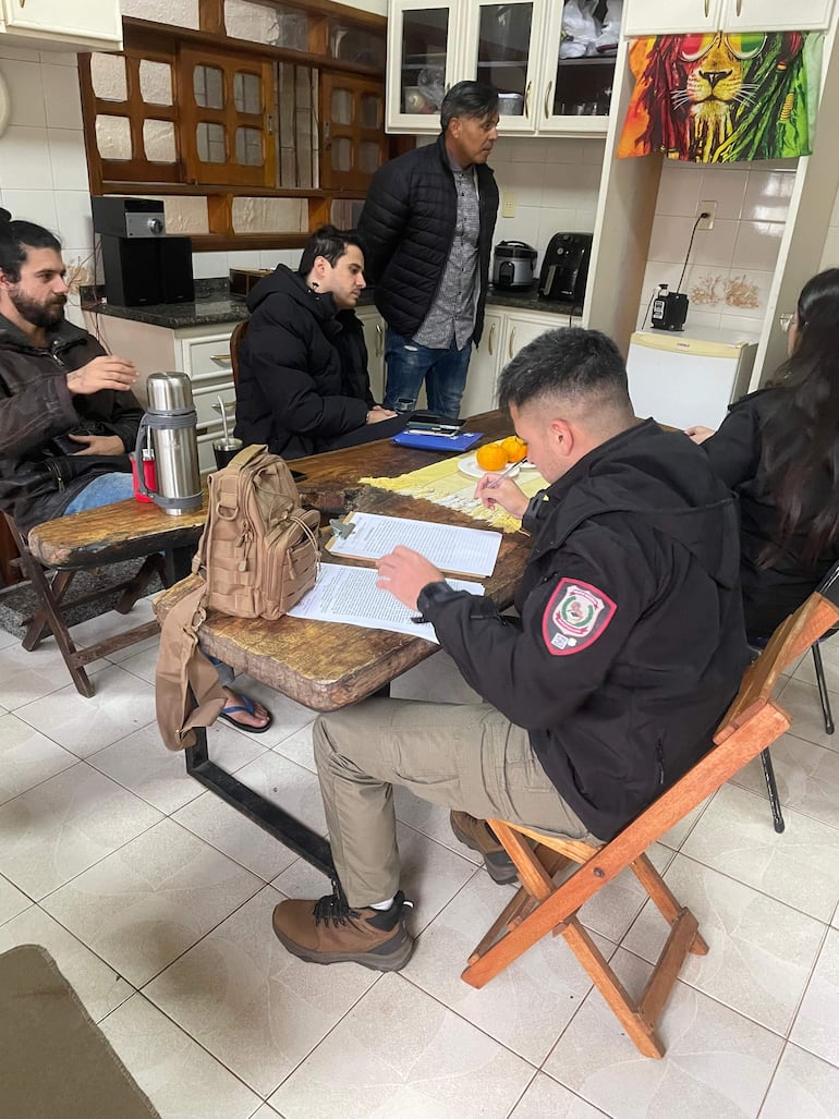 Uno de los brasileños expulsados, fue detenido durante un allanamiento en Pedro Juan Caballero.