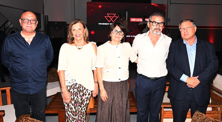 Santiago Colombino, María del Carmen Seppe, Berna Burgos, Bonificio Fernández y Pablo Livieres.