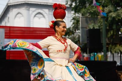 Una bailarina hace la danza del cántaro durante la celebración en Asunción. (Foto ilustrativa).