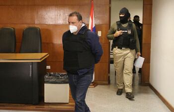 Juan José Dubini Franco ingresa a la sala de audiencias. Fue el 30 de julio del año pasado. (Archivo ABC).