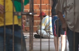 En el Pabellón 5 solo hay cuatro licenciados por turno para asistir a 47 pacientes, dicen.