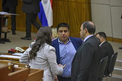 El diputado Hugo Meza (ANR, B - Oficialista) en el centro, fue uno de los principales defensores de la iniciativa, que ahora pasa para análisis del Ejecutivo.