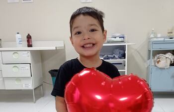 Milan Alexander sigue en estado delicado.