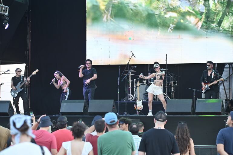 La banda paraguaya Funkchula se presentó en el Asúncionico en el Cómite Olímpico Paraguayo.