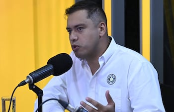 Miguel Prieto, ex intendente de Ciudad del Este.
Miguel Prieto es entrevistado por Marcos Caceres y Edgardo Romero, conductores del programa No tiene nombre de Abc Cardina