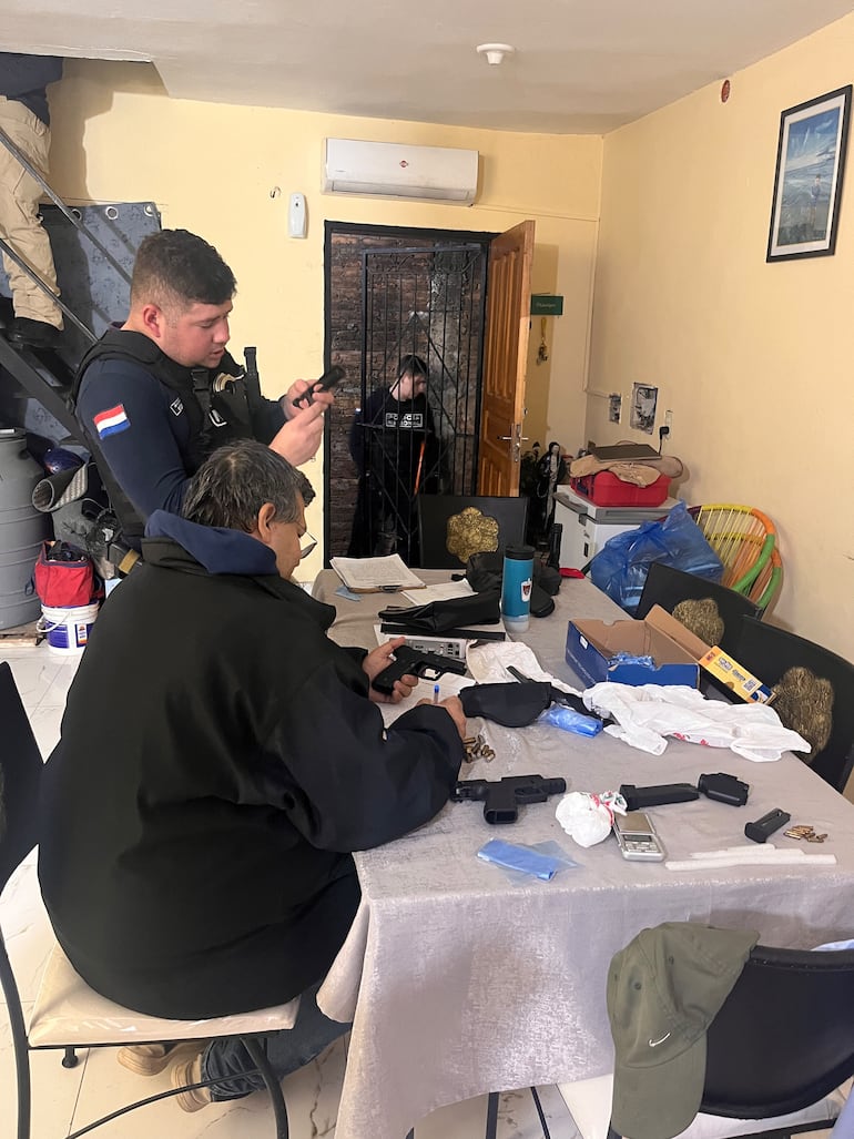 Policía Nacional allanamiento Asunción barrio Obrero armas