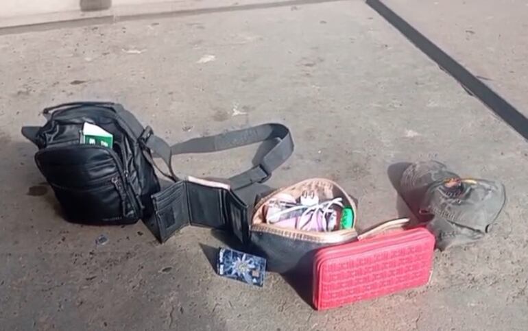 Una parte de las evidencias que fueron encontradas en poder de los sospechosos.