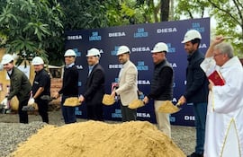 Bendición durante la palada inicial de Diesa San Lorenzo.