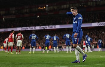 El centrocampista portugués del Chelsea, Pedro Neto, reacciona tras recibir su segunda tarjeta amarilla durante el partido de la Premier League entre el Arsenal y el Chelsea en el Emirates Stadium.