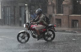 La Dirección de Meteorología (DMH) renovó su alerta por lluvias y tormentas eléctricas para la tarde de este lunes.