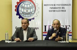 El Ing.  Héctor Ruiz Díaz, del IPPSE, y el Ing. Amílcar Troche, del CPI.