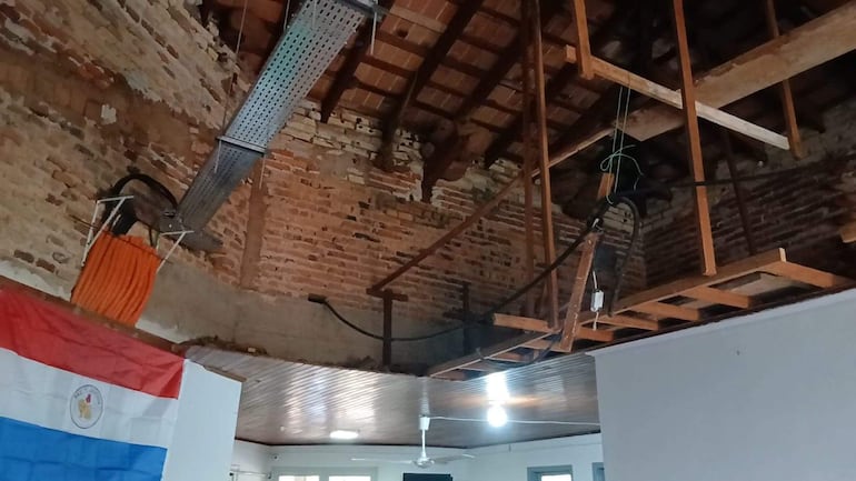 Presidente del IPS constató abandono de unidad sanitaria en Independencia y promete investigar obras paralizadas