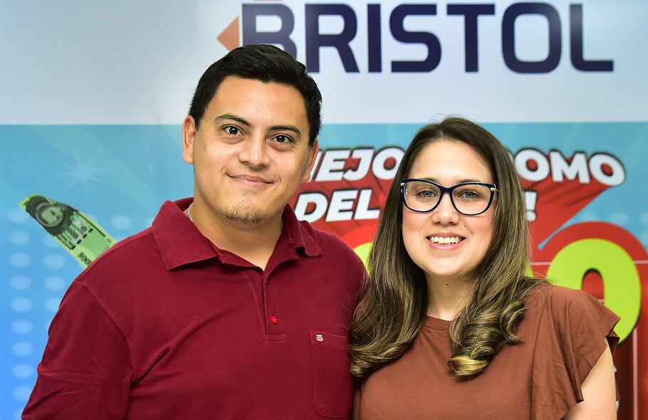 Carlos Ruiz y Montserrat Rojas.