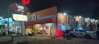 Supermercado LT que fue atacada por un grupo de maleantes, que escapó del lugar con una importante suma de dinero.