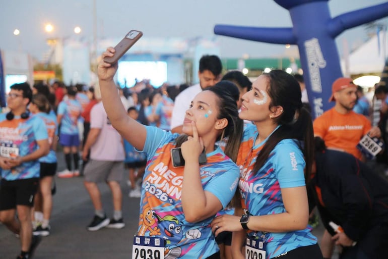 Octava edición de la Mega Running y 25 aniversario de Punto Farma. Carrera de 5k en la Costanera de Asuncion