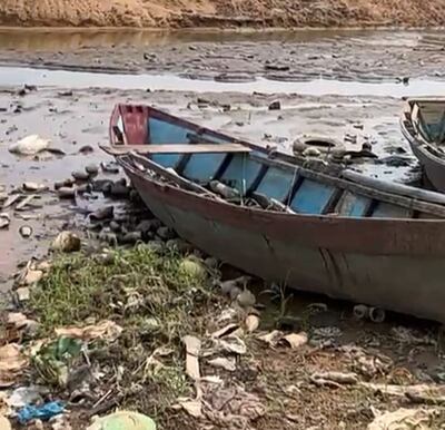Con la bajante del Río Paraguay se puede observar la gran cantidad de basura que hay en la costa de Remanso, en Mariano Roque Alonso.