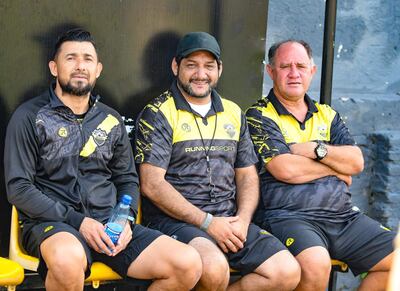 Conductores técnicos del líder Deportivo Recoleta, Jorge González Frutos (entrenador principal), Eduardo Aranda (izq.) y Francisco “Kitu” Martínez.