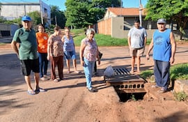 Capiateños piden que Municipalidad solucione problema de desagüe pluvial.