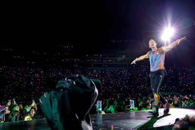 PASADENA, CALIFORNIA - SEPTEMBER 30: Chris Martin of Coldplay performs onstage at Rose Bowl Stadium on September 30, 2023 in Pasadena, California. Monica Schipper/Getty Images/AFP (Photo by Monica Schipper / GETTY IMAGES NORTH AMERICA / Getty Images via AFP)