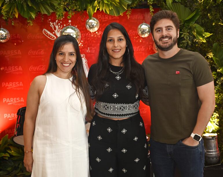 Alejandra Gómez, Maricar Casamayouret y Federico Espínola.