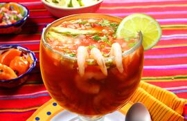 Cóctel de camarones al estilo mexicano.