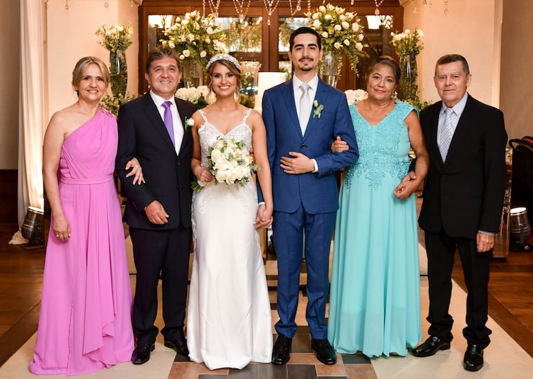 Los padrinos de los novios.