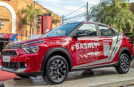 El flamante Citroën Basalt en exhibición en el Shopping Mariscal.