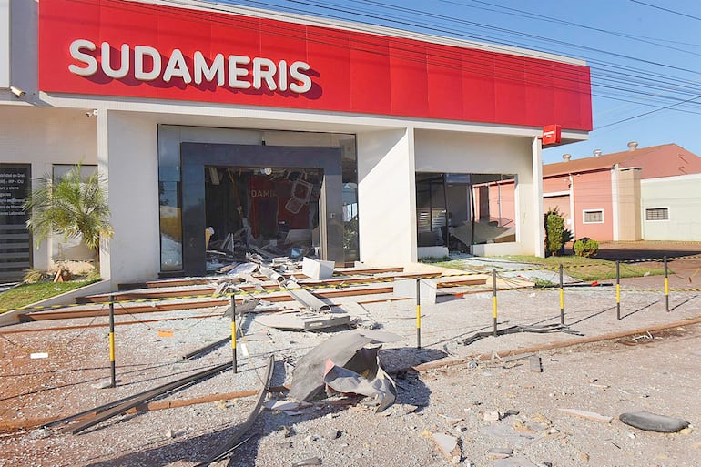El banco Sudameris de Naranjal, Alto Paraná, atacado el 26 de febrero de 2026.