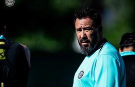 El argentino Pablo "Vitamina" Sánchez (52 años), entrenador de Olimpia.