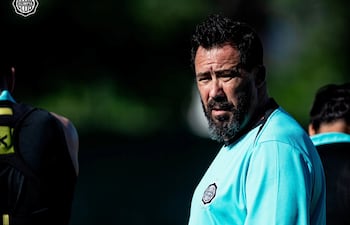 El argentino Pablo "Vitamina" Sánchez (52 años), entrenador de Olimpia.