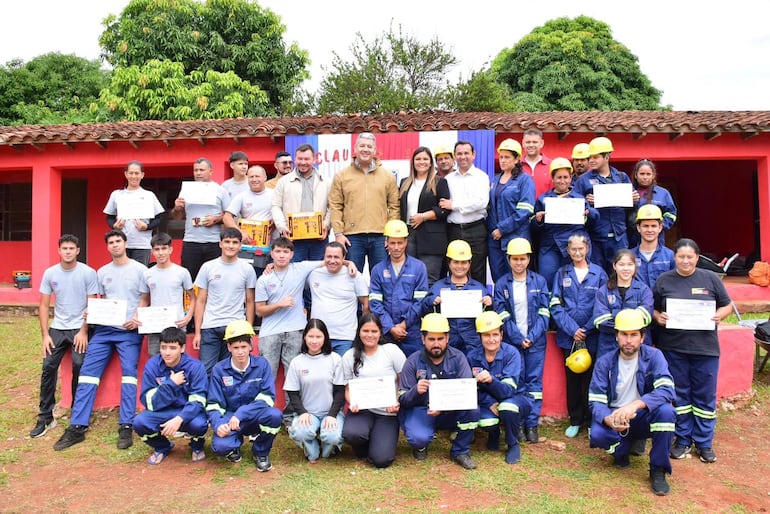 Día del Trabajador: más de 900 nuevos mandos medios recibieron certificados y herramientas