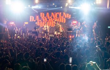 El grupo Dancing Mood lleva 25 años ofreciendo música para el disfrute.