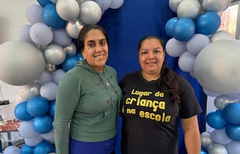 Ana Verón y Silvia de la Vega, madres de niños internados en el Hospital Pediátrico Acosta Ñu