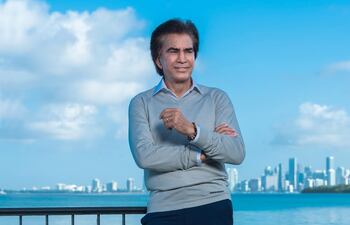 Junto a esta postal José Luis Rodríguez escribió unas emotivas líneas en su sexto cumpleaños del renacer.