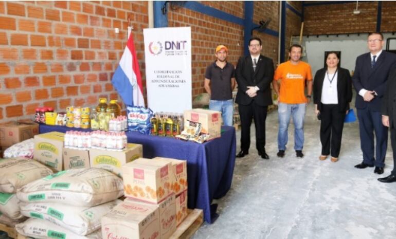 El 27 de marzo la DNIT realizó la última donación de mercaderías incautadas en los diversos operativos anticontrabando.