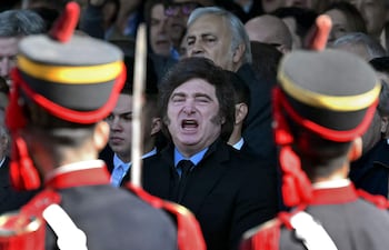El presidente de Argentina, Javier Milei, y el ministro de Economía, Luis Caputo, en la 138.ª edición de la exposición agrícola La Rural en Buenos Aires.