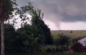 Imágenes captadas del tornado que afectó a Santaní el jueves, captadas desde una población lejana.