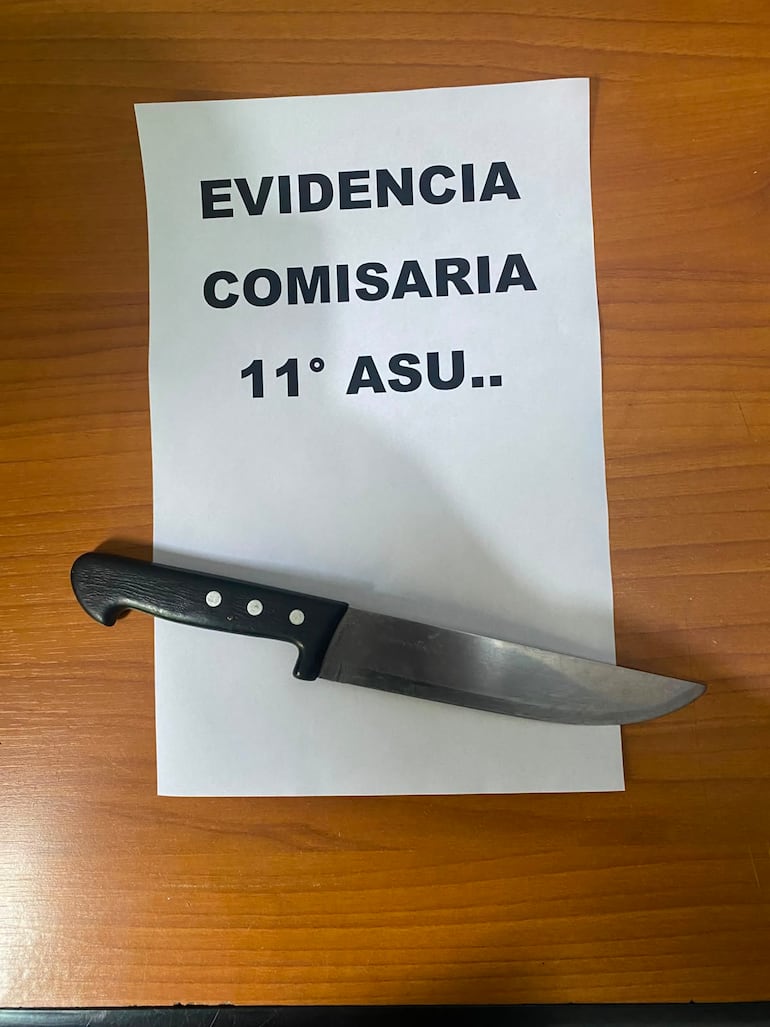 La Policía incautó la presunta arma homicida.