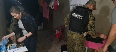 Imágenes del allanamiento realizado en un centro de distribución de drogas en inmediaciones de un colegio.