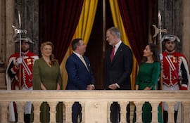 Los reyes Felipe y Letizia recibieron a los grandes duques de Luxemburgo, Guillermo V y Stéphanie Marie, en el Palacio Real. (EFE/ Daniel González)