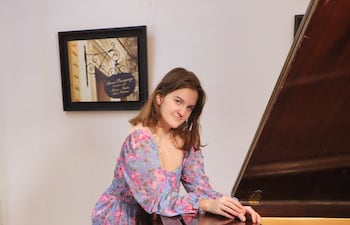 La pianista rusa Linda Kuznetsova se presentará esta noche en Asunción, de la mano del Ateneo Paraguayo.
