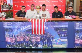 En el Puma Store del Shopping Mariscal, estos campeones del Torneo Preolímpico Sudamericano compartieron con su público.