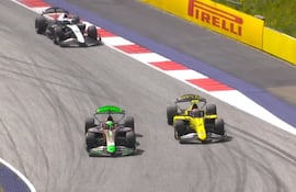 El paraguayo Joshua Duerksen, piloto de AIX Racing, defiende el segundo lugar en la carrera sprint de la Fórmula 2 en el Red Bull Ring, en Austria.