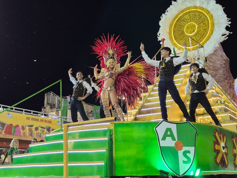 Carnaval Encarnaceno: inició la penúltima noche de la gran fiesta en la “Perla del Paraguay”